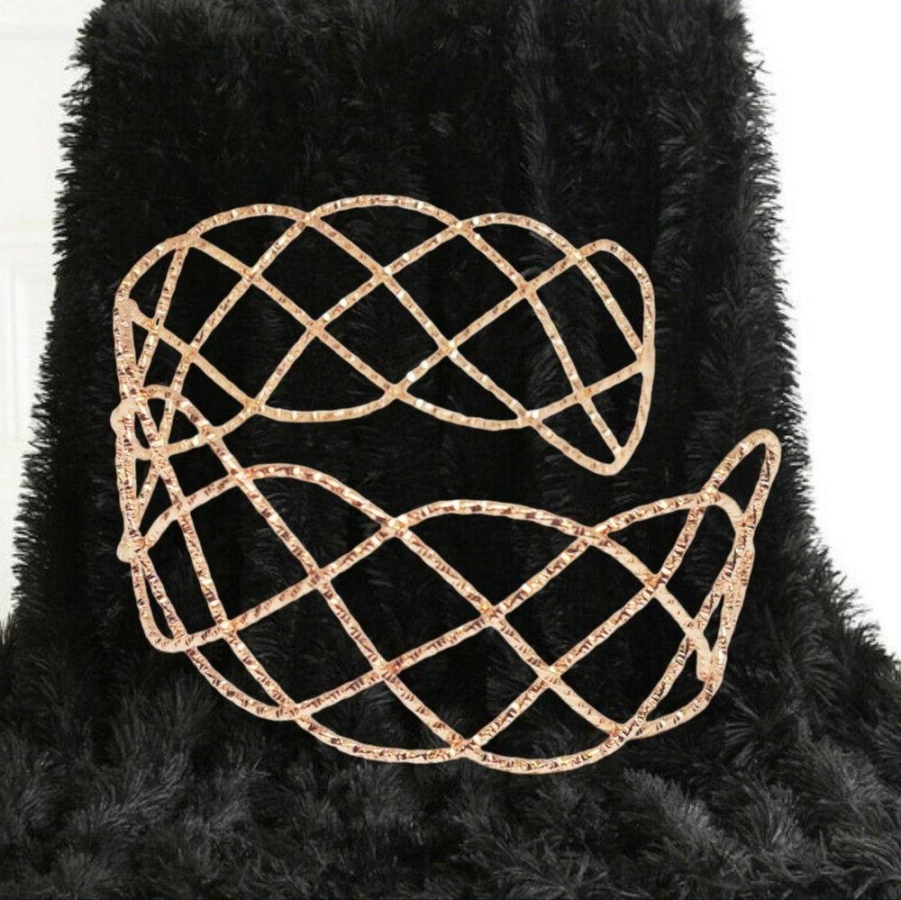 🌲10/$20. Gold Tone Open Cuff Bracelet - Picture 7 of 7